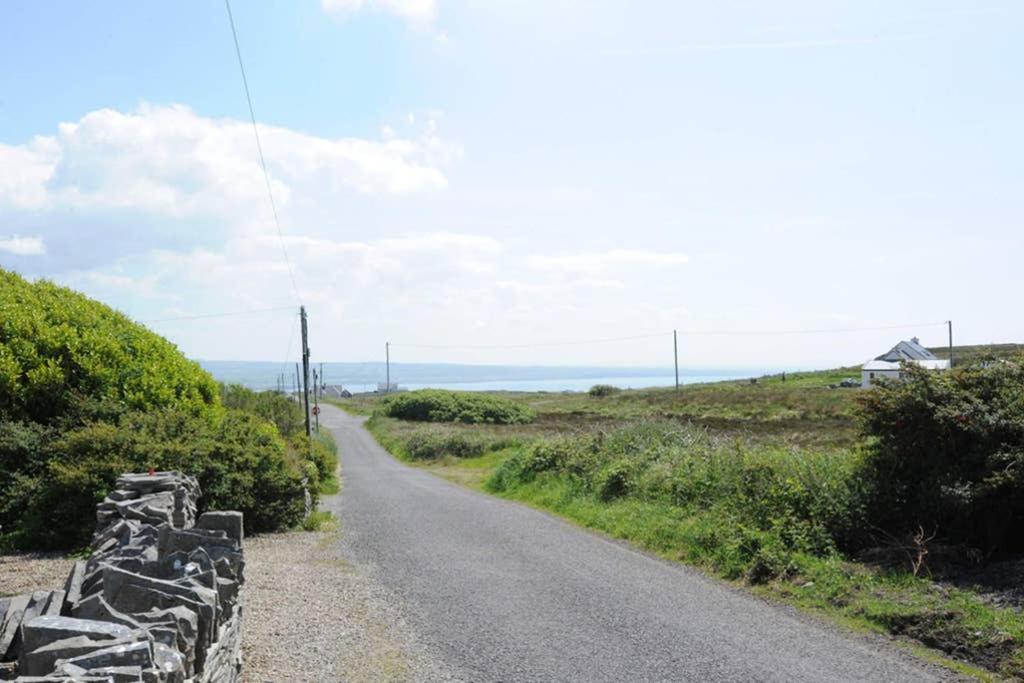 Red Stonecutters Cottage, Doolin Carrowauff Екстериор снимка