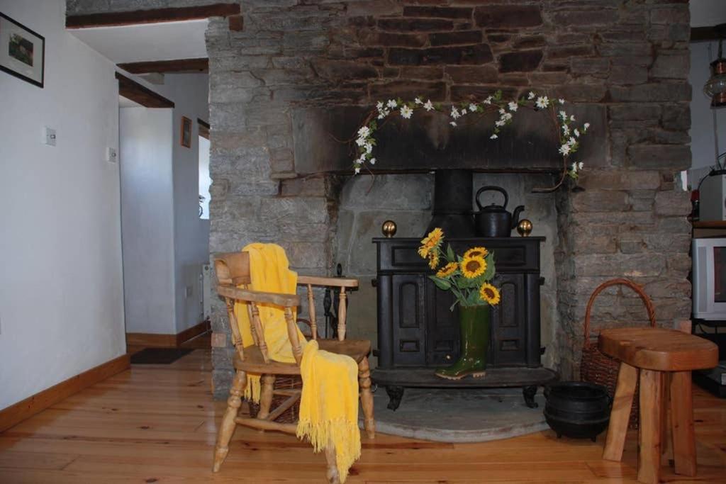 Red Stonecutters Cottage, Doolin Carrowauff Екстериор снимка