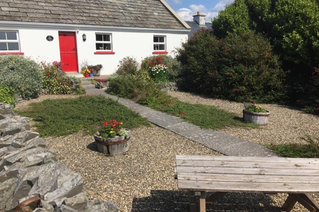 Red Stonecutters Cottage, Doolin Carrowauff Екстериор снимка