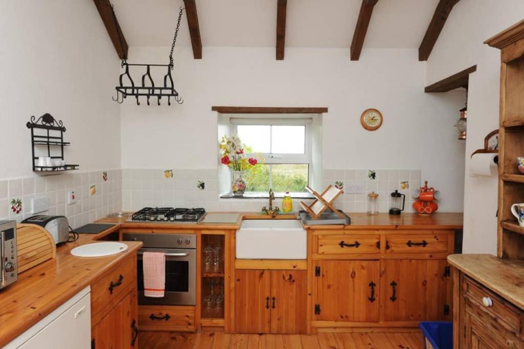 Red Stonecutters Cottage, Doolin Carrowauff Екстериор снимка