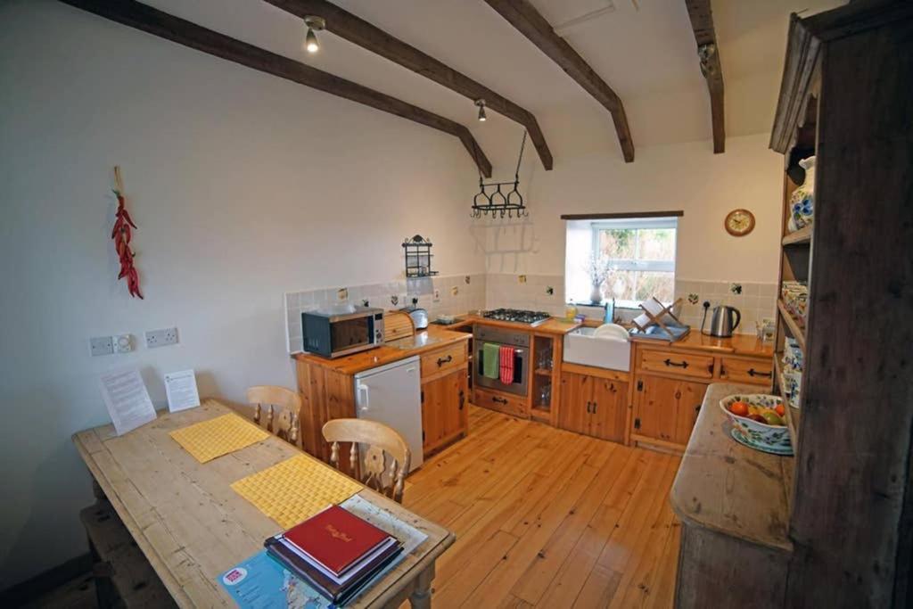 Red Stonecutters Cottage, Doolin Carrowauff Екстериор снимка