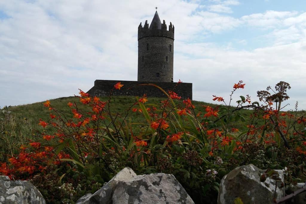Red Stonecutters Cottage, Doolin Carrowauff Екстериор снимка